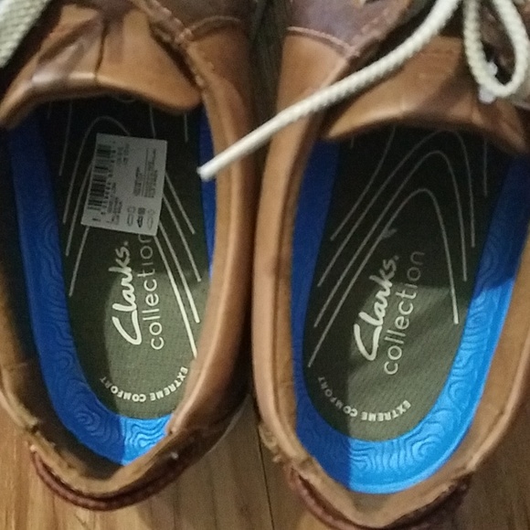 Clarks Brown Oxfords with Leather Upper and Minimalist Design - Picture 3 of 8